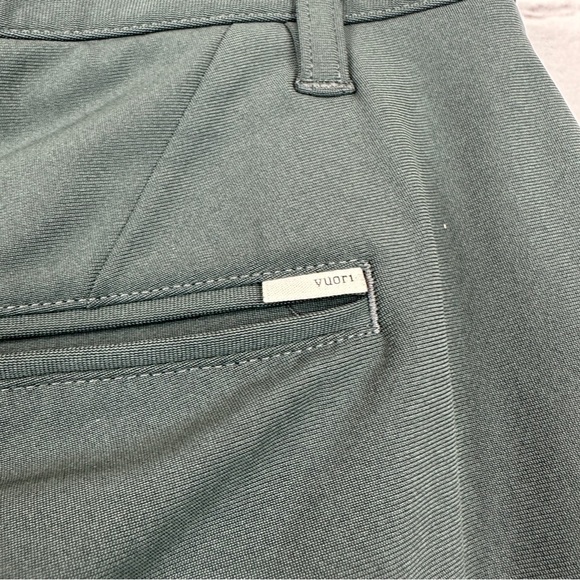 Vuori Meta Shorts Men’s Size 28 Aspen Gray Blue 8” Inseam Chino V379 Golf Active - Picture 6 of 11